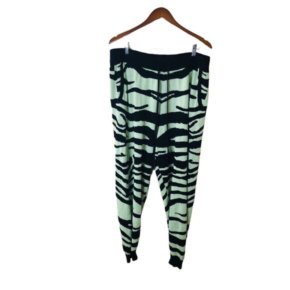 Fashion To Figure Tara Zebra Print Two Piece Pants Set Sz 2X - Picture 12 of 15